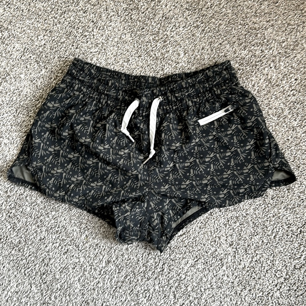 Vuori women’s athletic shorts, size small